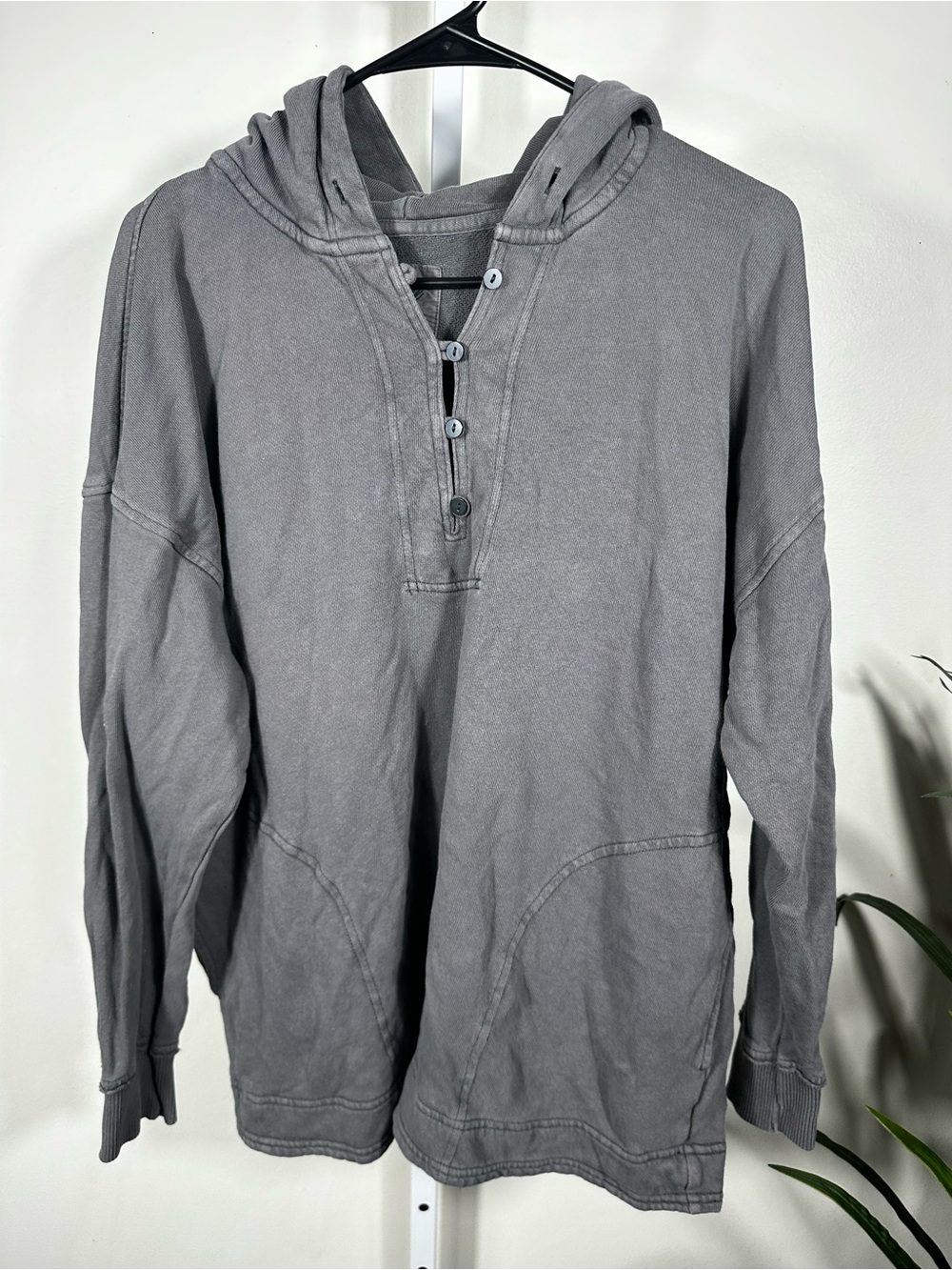 G3. Aerie Women’s S Gray Mineral Wash Oversized Henley Hoodie
